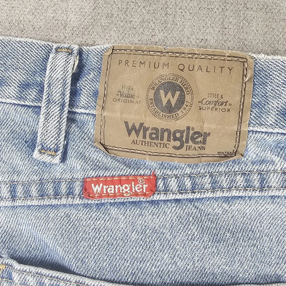 VTG Wrangler Men's Light Blue‎ Denim Sz 38x30
